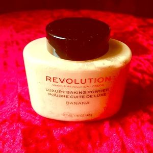 Makeup Revolution Banana Baking Powder